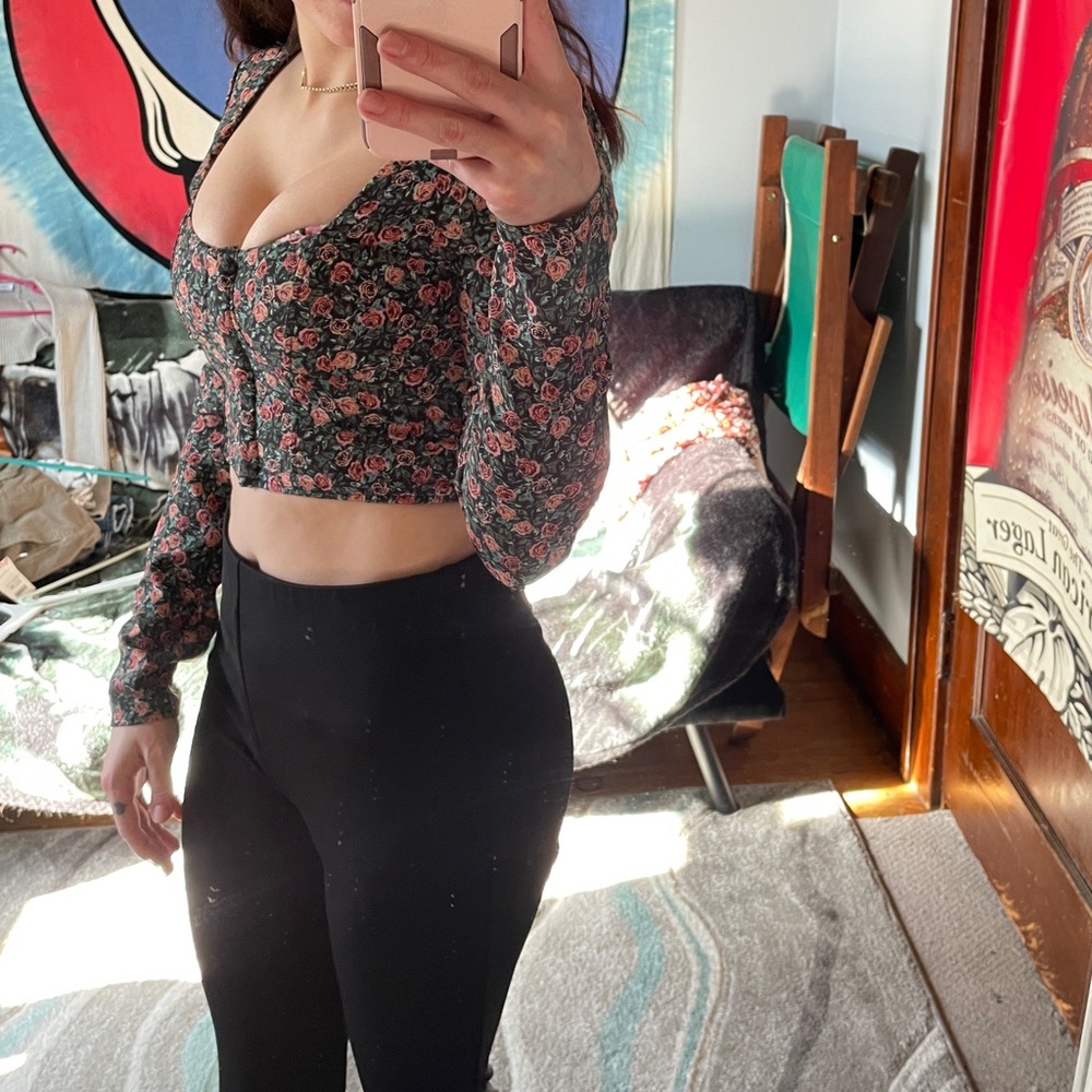 Crop top clasp